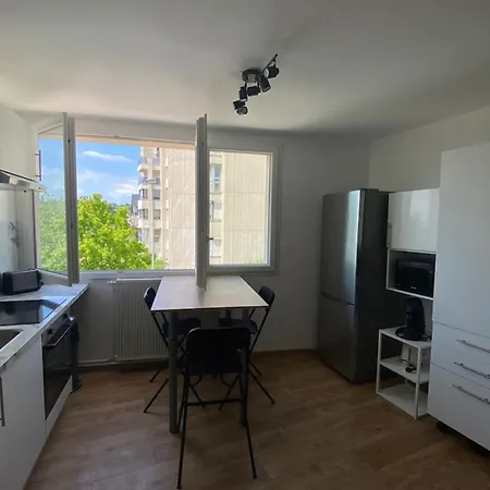 Parenthese Detente *